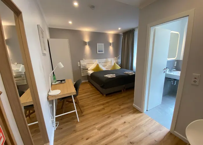 ホテル ツア ヴァルドルスト フランクフルト