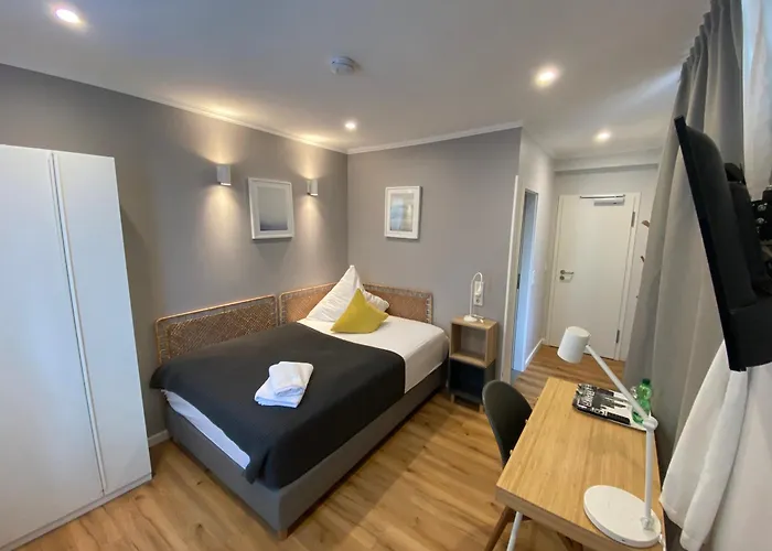 ホテル ツア ヴァルドルスト フランクフルト